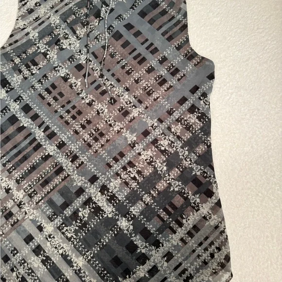 CAbi Sleeveless Plaid Floral Blouse Gray Black Lightweight Casual Dressy Top M - Picture 6 of 15